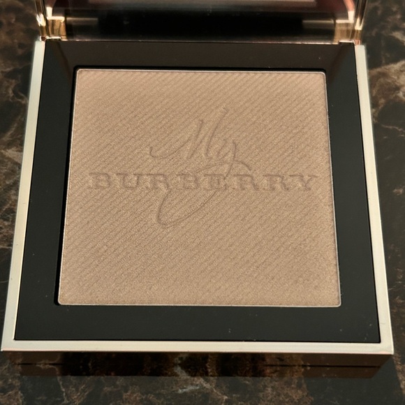 Sale!! New In Box!! Burberry Fragrance Luminizing Powder - Picture 5 of 11